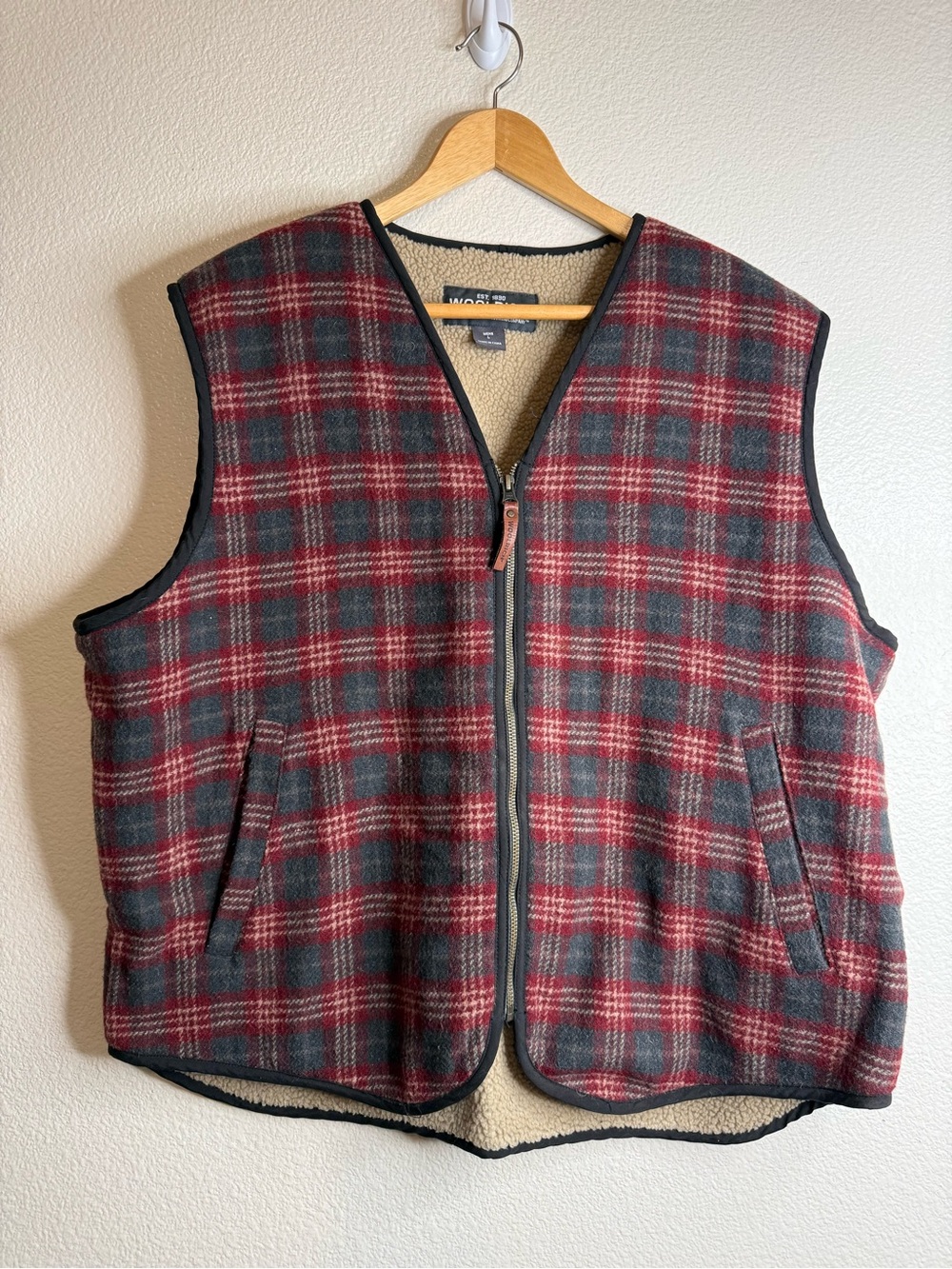 Woolrich red plaid vest men's L